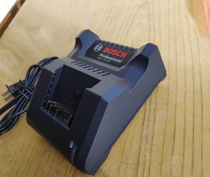 Bosch GAL18V-20 18V Lithium-Ion Fast Battery Charger Built-In LED Charge Status Indicator Input Voltage 220V
